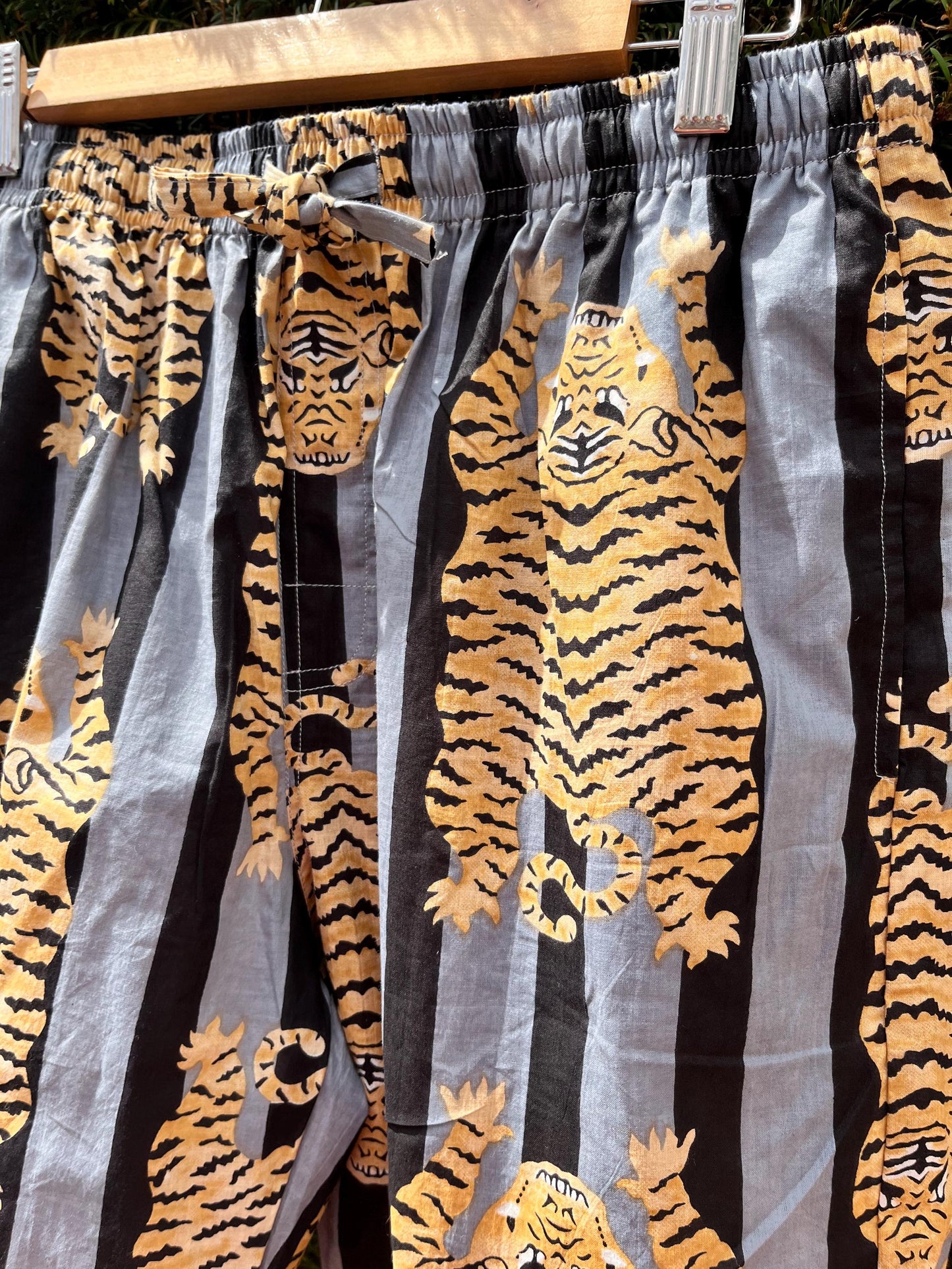 Men’s Tiger Print Cotton Pyjama Shorts with Pockets – Lounge & Sleep Shorts
